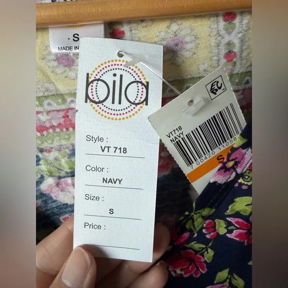 NWT Bila Sleeveless Navy Floral PatchWork Boho Hippie Hipster Flowy Tank Top - Picture 3 of 6